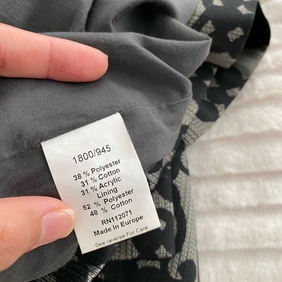 JIGSAW Classic Black /Golden Box Pleated Printed Skirt (Skirt Only) - Picture 8 of 10